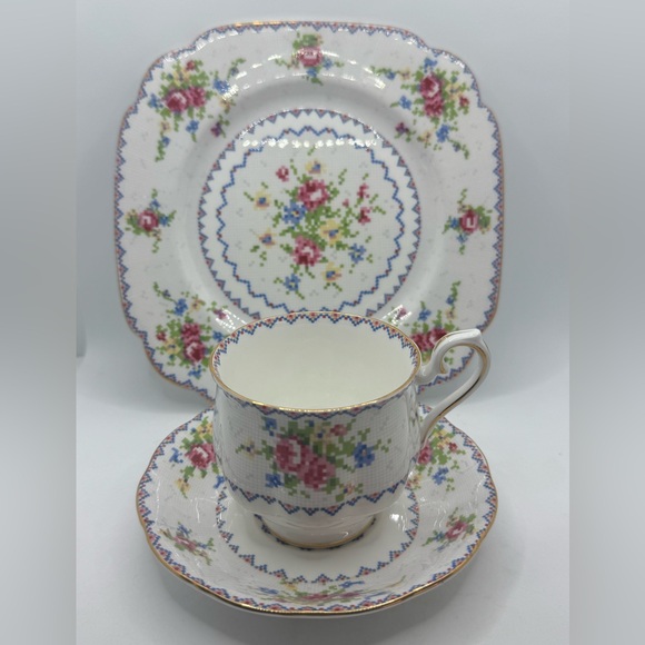 Vintage Royal Albert Petit Point Snack Set Needlepoint - Cup, Saucer & Plate - Picture 5 of 6